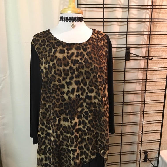 New Plus Size Animal Print Top - Picture 2 of 3